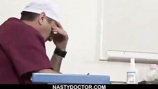 The doctor used a device to expand the patient's pussy in the hospital