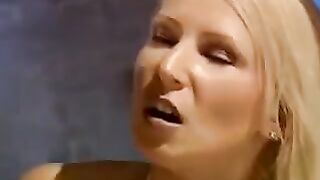 Sexmachine bondage means double penetration, a man proved it with his machine