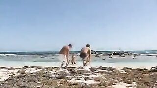 Beach threesome sex with blonde beauty and her friend in bikini
