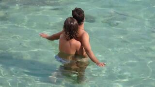 Girl fingered a guy’s cock underwater in the sea