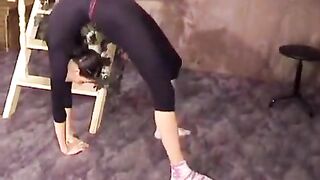 A beautiful gymnast got her pussy stretched in an intense session