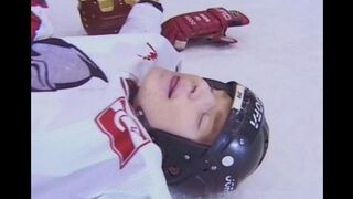 A fan gave the hockey player her ass to fuck at the stadium
