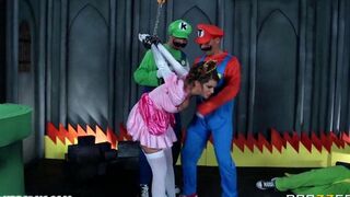 Babe showed her sexual skills to the entire audience