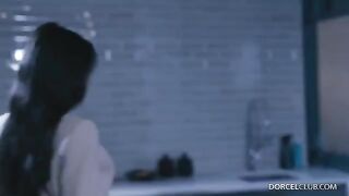 A chick has sex with a stranger, her husband didn’t mind