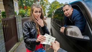 A girl agreed to have sex for money in a car