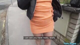 An Italian girl lost her phone and a pick-up guy found it