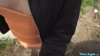 An Italian girl lost her phone and a pick-up guy found it