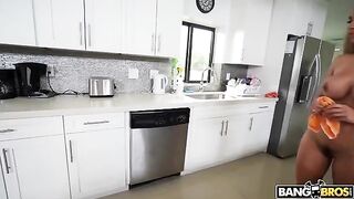 A maid with a big ass cleans the house naked
