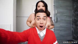 Tokyo Leigh needs some help with her kinky selfie game