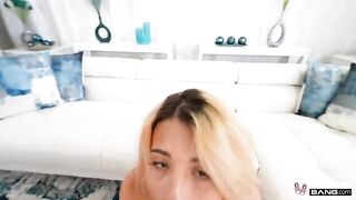 A beautiful girl took a pose to be caressed and penetrated in her hole