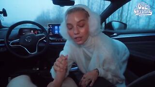A college girl agreed to sex with a stranger in his car