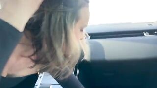 A woman has sex right in the car and gets a creampie