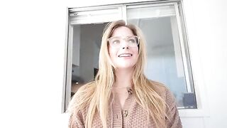 Babe Jess Cromwell fucked under the table and got a huge load on her face