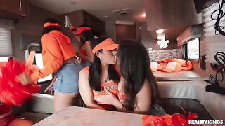You shouldn't miss this student party video! It's really good!