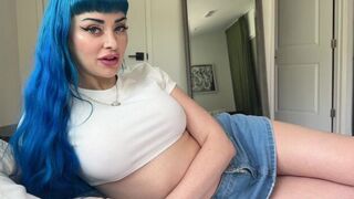 A girl with big boobs is always attractive, especially as a stepsister