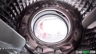 The vibration of the washing machine helped the blonde to achieve orgasm