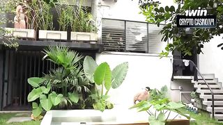 Mature woman fucks like a girl much younger than her