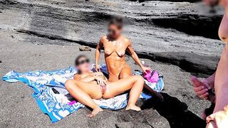 Nude beach: I'll rub myself while you jerk off watching