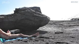 Nude beach: I'll rub myself while you jerk off watching