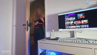 Girl tried to imitate her idol in an extreme deepthroat session