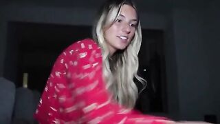 An amateur guy masturbates with his hand and catches the cum in his mouth