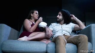 A couple has sex in the cinema and the employee does not notice